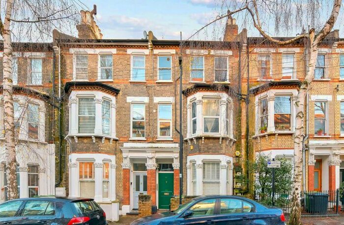 2 Bedroom Flat To Rent In St. Luke's Avenue, London, SW4
