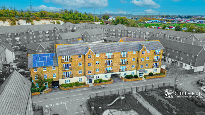 2 Bedroom Flat For Sale In Caspian Close, Purfleet-On-Thames, RM19