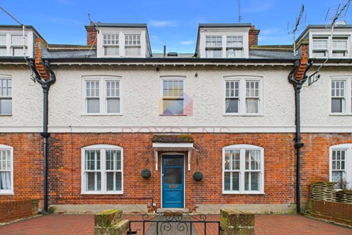 2 Bedroom Flat For Sale In Old Road, Frinton On Sea, CO13