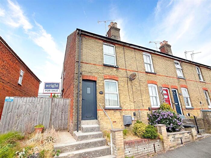 2 Bedroom End Of Terrace House For Sale In Arctic Road, Cowes, PO31