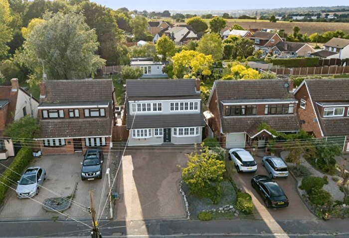 4 Bedroom Detached House For Sale In Gardiners Lane North, Billericay, CM11