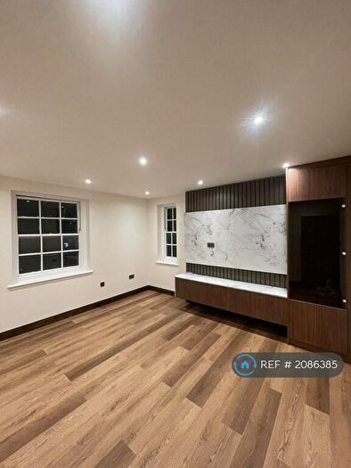 2 Bedroom Flat To Rent In Bronwen Court, London, NW8