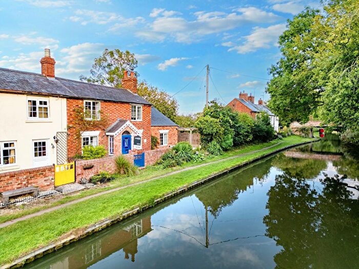3 Bedroom Semi-Detached House For Sale In New Bridge, Long Buckby Wharf, NN6