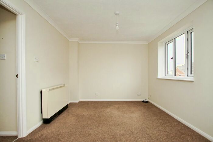 1 Bedroom Flat For Sale In Loughman Close, Kingswood, Bristol, Gloucestershire, BS15