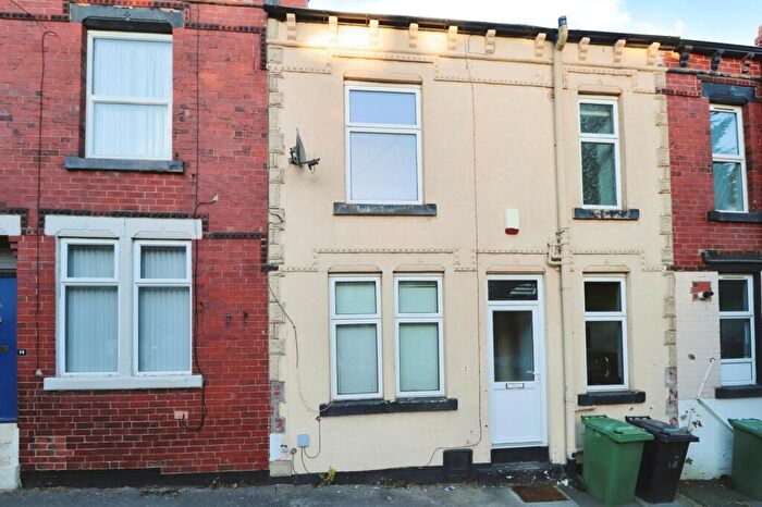 2 Bedroom House To Rent In Armley, Leeds, LS12