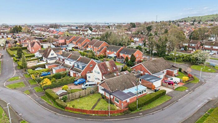 3 Bedroom Detached Bungalow For Sale In Seamons Close, Dunstable, LU6