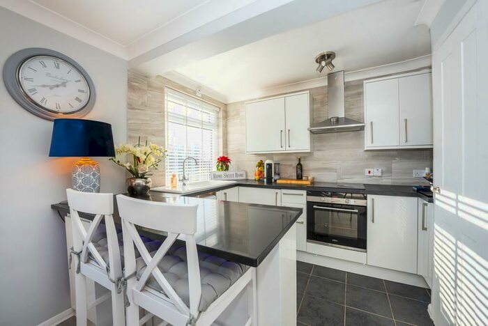 1 Bedroom Apartment To Rent In St. Mark's Hill Surbiton, KT6