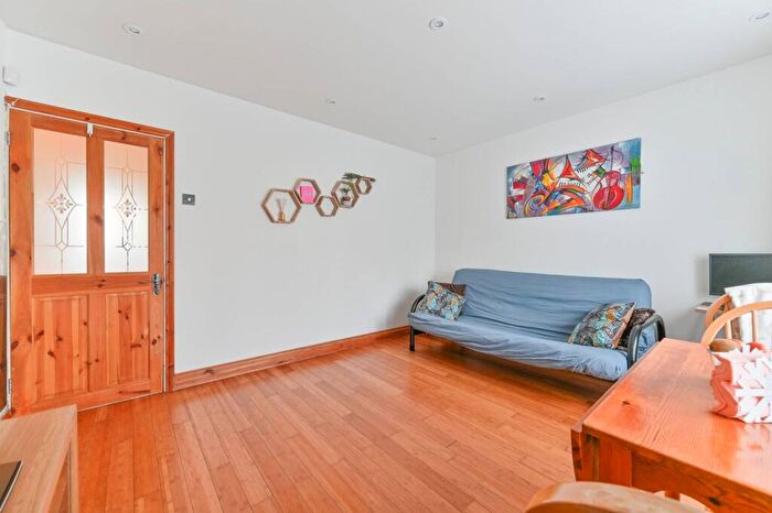 1 Bedroom Flat To Rent In South Norwood Hill, Norwood, London, SE25