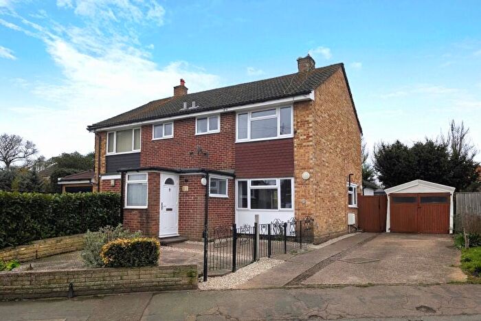 3 Bedroom Semi Detached House To Rent In Row Town, Addlestone, Surrey, KT15