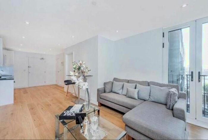 2 Bedroom Flat To Rent In Chertsey, London, KT16