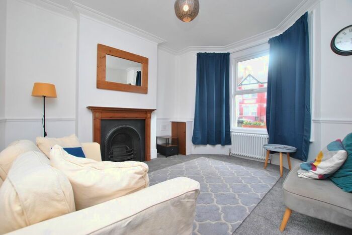 2 Bedroom Maisonette To Rent In Greenford Avenue, Hanwell, W7