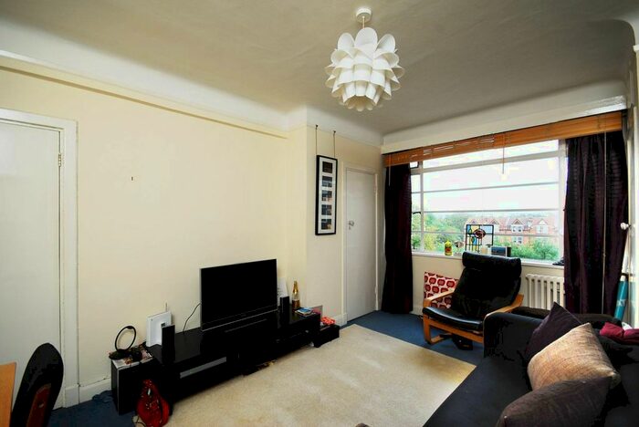 1 Bedroom Flat To Rent In Du Cane Court, Balham, London, SW17