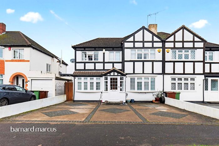 4 Bedroom Semi Detached House For Sale In Grafton Road, Worcester Park, KT4