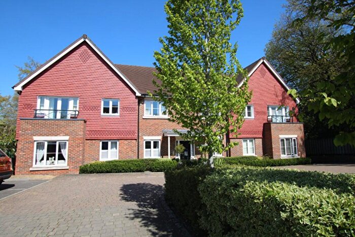 2 Bedroom Apartment For Sale In Headley Road, Hindhead, Surrey, GU26