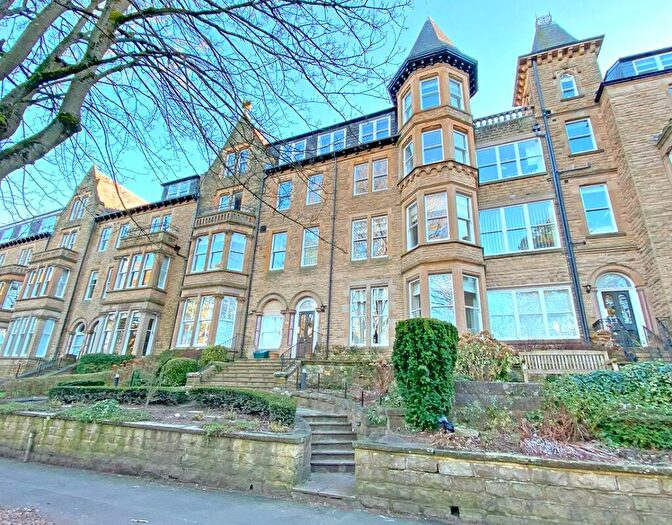 2 Bedroom Flat For Sale In Valley Drive, Harrogate, HG2