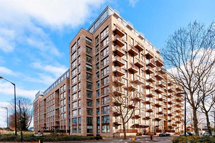 Flat To Rent In Thames Road, London, E16