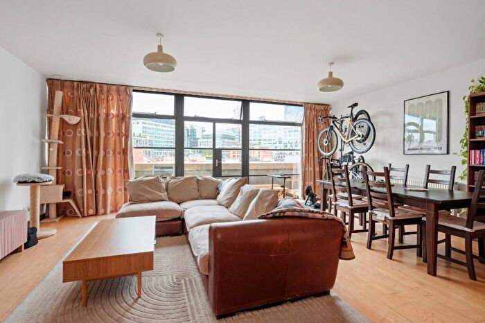 2 Bedroom Penthouse For Sale In Commercial Street, London, E1