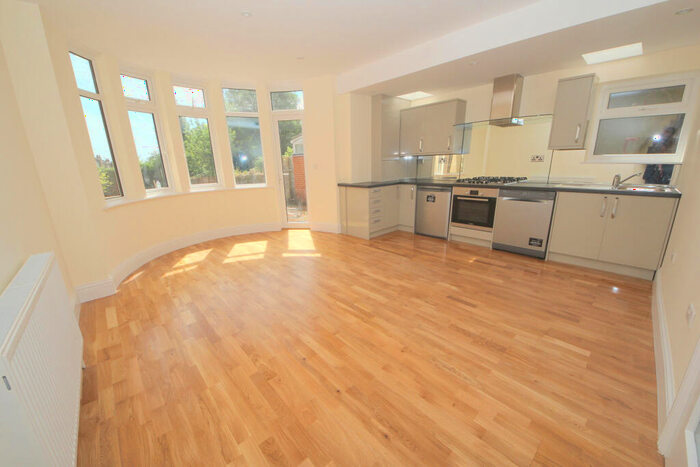 2 Bedroom Flat To Rent In Hoppers Road, London, N21