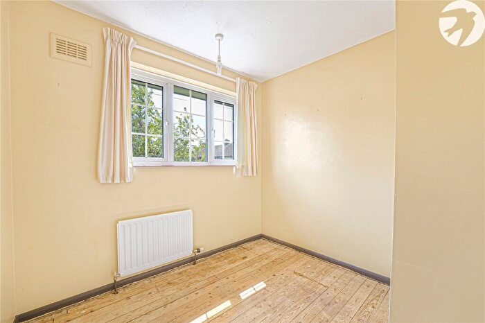 3 Bedroom Terraced House For Sale In Bevis Close, Dartford, Kent, DA2