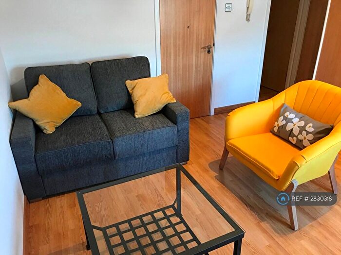 1 Bedroom Flat To Rent In Long Lane, London, EC1A