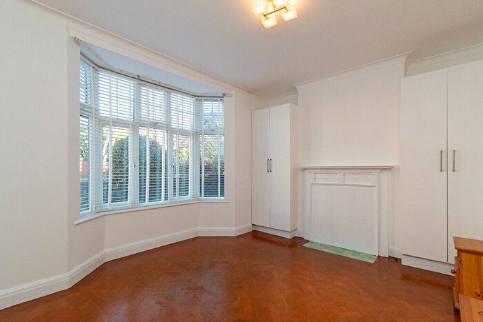 3 Bedroom Flat To Rent In East End Rd, Finchley, N3