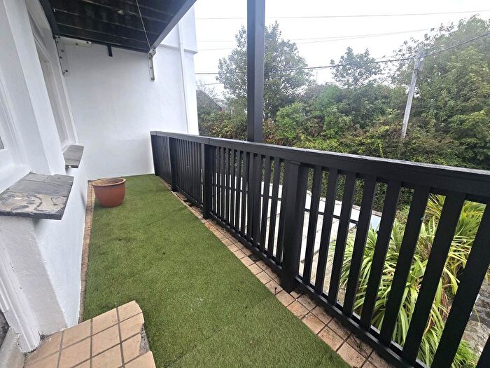 3 Bedroom Flat To Rent In Carne Road, Newlyn, Penzance, TR18