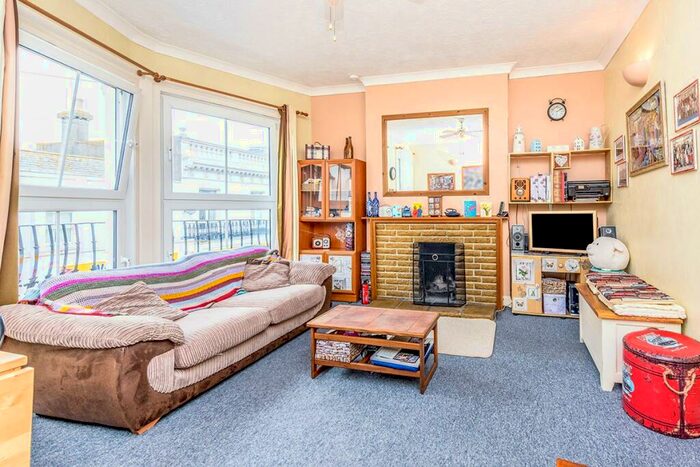1 Bedroom Flat To Rent In Crescent Road, Worthing, West Sussex, BN11