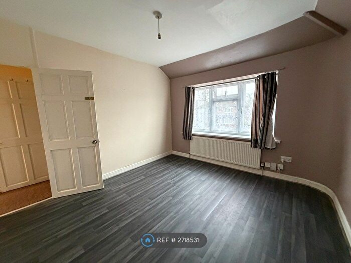 2 Bedroom Flat To Rent In Shakespeare Avenue, Hayes, UB4