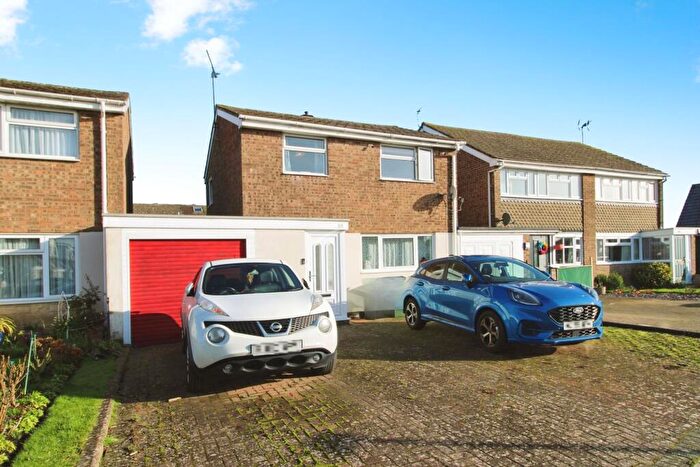 3 Bedroom Detached House For Sale In Deansfield, Cricklade, SN6