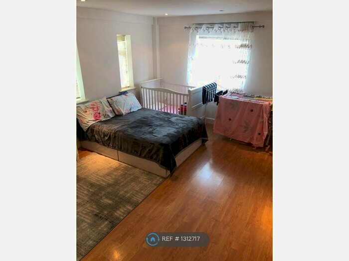 Studio To Rent In Church Road, Hendon Central NW4