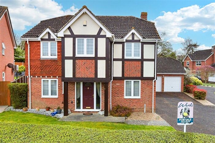 5 Bedroom Detached House For Sale In Juniper Close, Maidstone, Kent, ME16