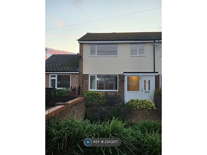 4 Bedroom Semi-Detached House To Rent In Laurel Avenue, St. Marys Bay, Romney Marsh, TN29