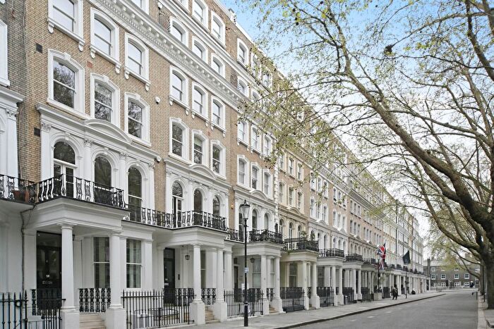 1 Bedroom Flat For Sale In Beaufort Gardens, Knightsbridge, SW3