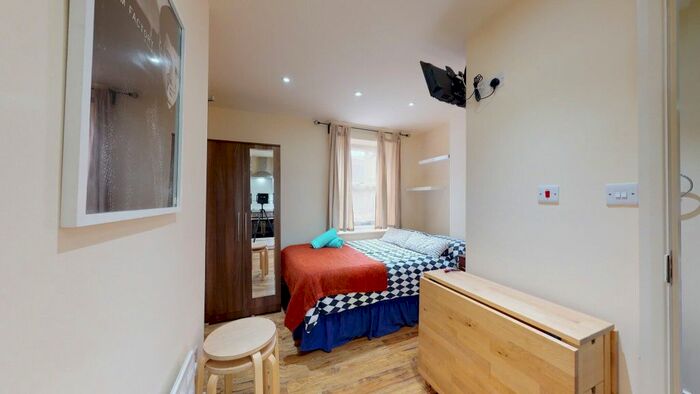 Studio To Rent In High Road, London, NW10