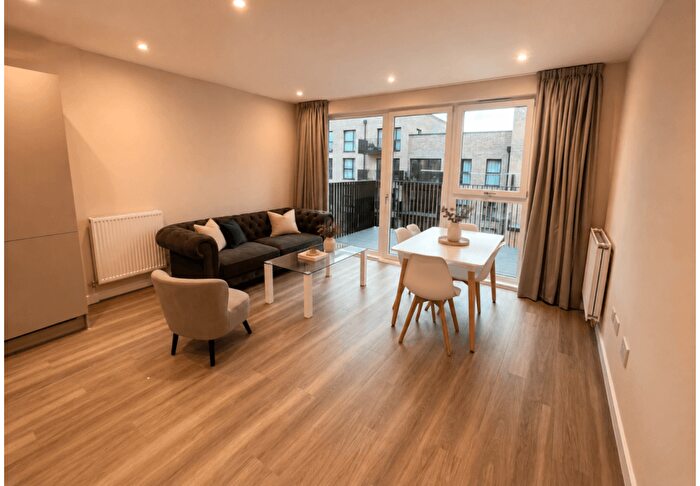 3 Bedroom Flat To Rent In Green Ferry Way, E17
