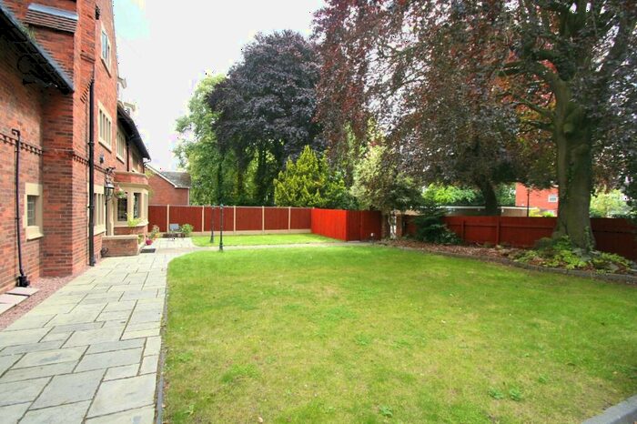 Flat To Rent In Rectory Lane, Birmingham, West Midlands, B36