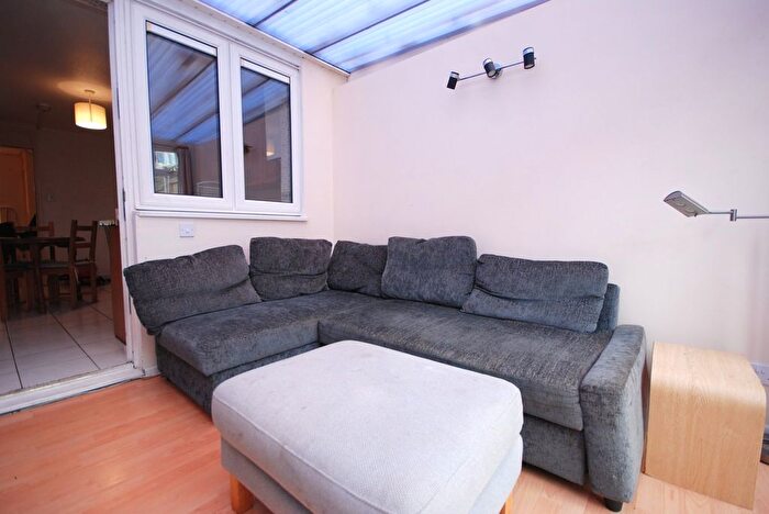 4 Bedroom Terraced House To Rent In Mandela Street, Oval, SW9
