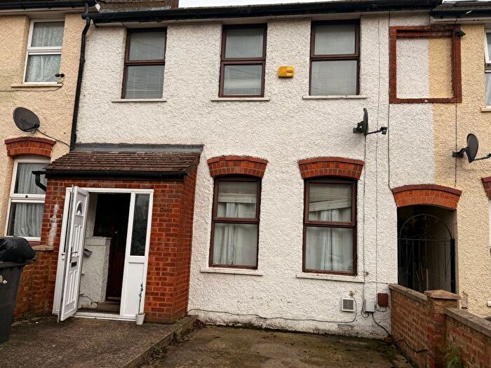 3 Bedroom Terraced House To Rent In Broom Street, Luton, LU2