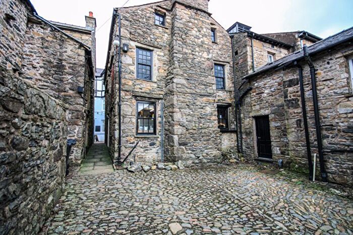 2 Bedroom Flat To Rent In Main Street, Sedbergh, LA10