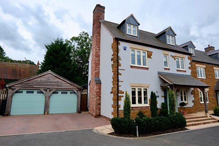 4 Bedroom Detached House For Sale In Willow Gardens, Northend, Southam, CV47