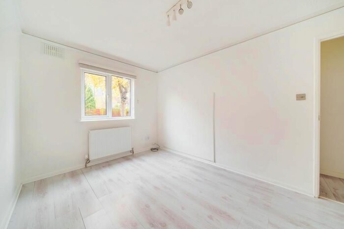 1 Bedroom Flat To Rent In Feltham, Middlesex, TW13