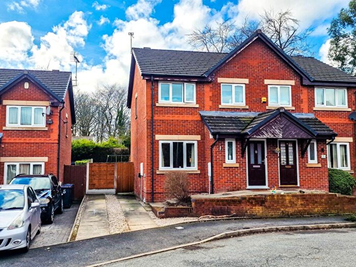 3 Bedroom Semi-Detached House For Sale In Greengate Close, Bury, BL9