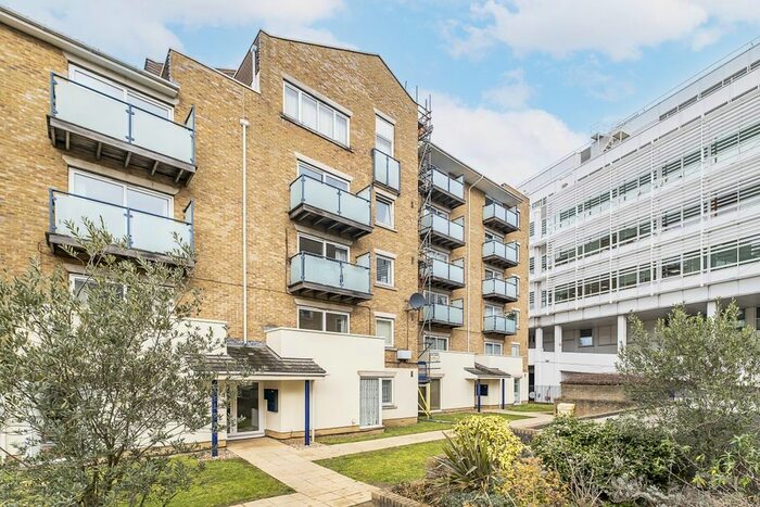 2 Bedroom Flat To Rent In Hartfield Crescent, London, SW19