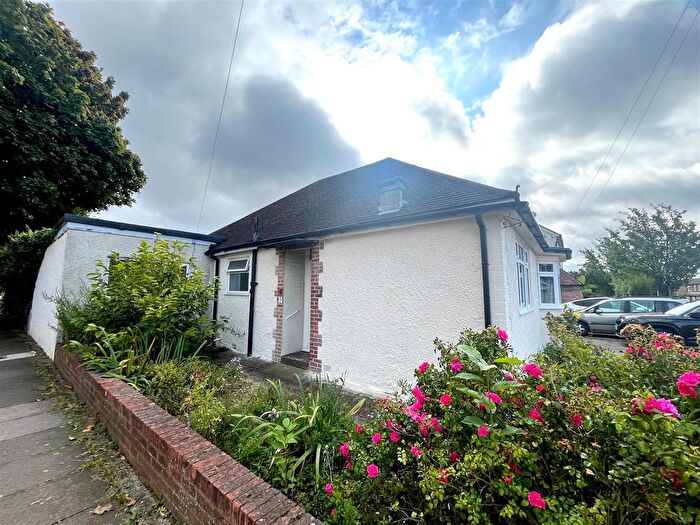 3 Bedroom Bungalow To Rent In Mahlon Avenue, Ruislip, HA4