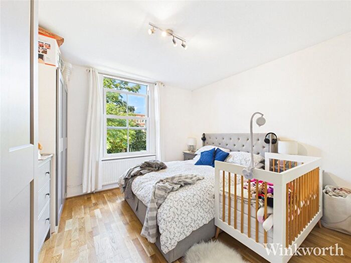 1 Bedroom Flat To Rent In Kings Avenue, Ealing, London, Uk, W5