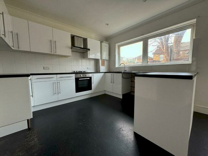 3 Bedroom Terraced House To Rent In Oxford Road, Enfield, EN3