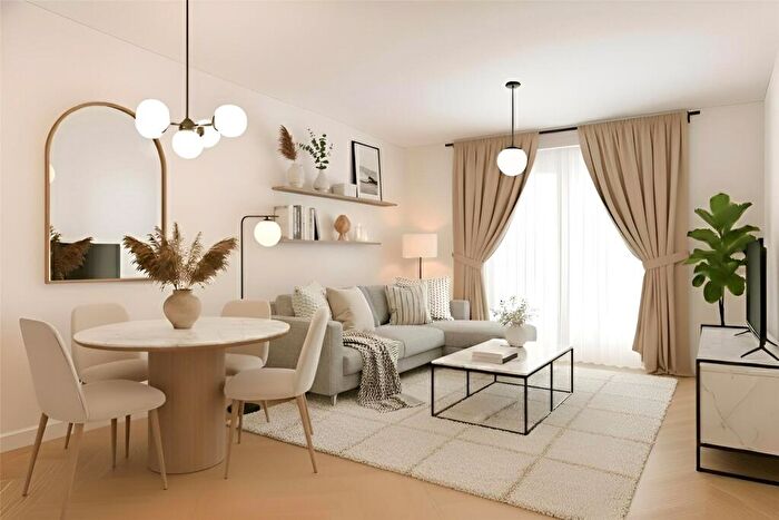 2 Bedroom Apartment For Sale In Alphington, Exeter, Devon, EX2