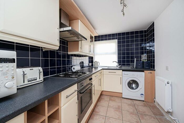 1 Bedroom Flat To Rent In Beaumont Square, Stepney, London, E1