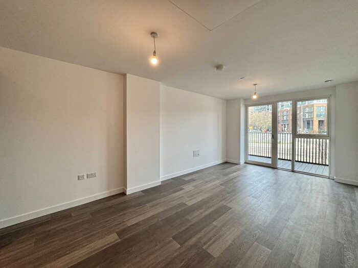 2 Bedroom Flat To Rent In Emerald House, Horn Lane, Acton, London, W3