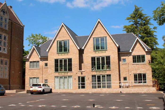 2 Bedroom Flat To Rent In Filmer Grove, Godalming, Surrey, GU7